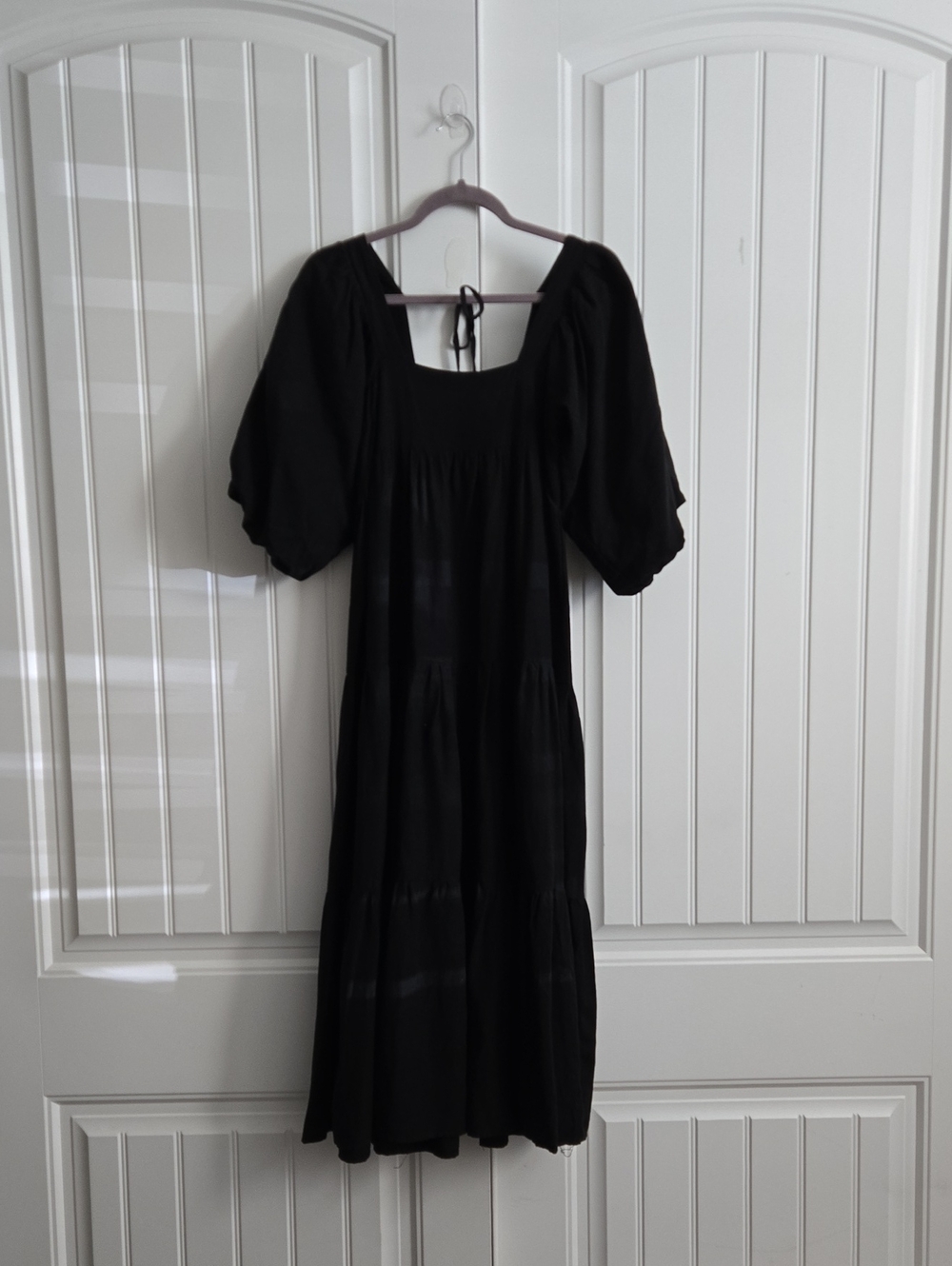 SNDYS black tiered midi dress Short puff sleeves and a tie-back square neck 2